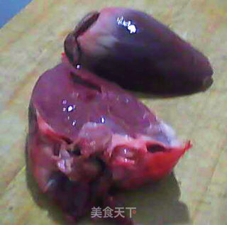 电饭煲美食——煲猪心的做法步骤：6