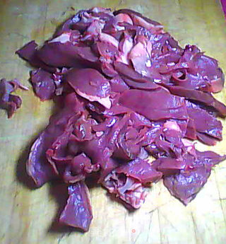 电饭煲美食——煲猪心的做法步骤：7