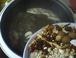 电饭煲美食——煲猪心的做法步骤：11