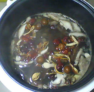 电饭煲美食——煲猪心的做法步骤：13