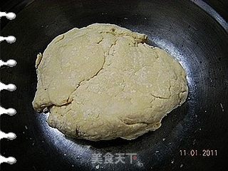 电饭锅胡萝卜辣椒馅饼的做法步骤:3