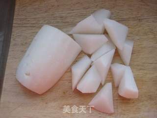萝卜酥肉煲的做法步骤:2