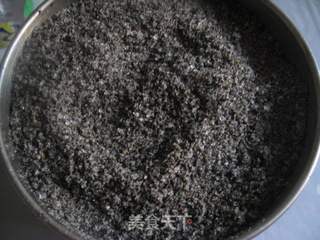 芝麻糯米饭的做法步骤：2