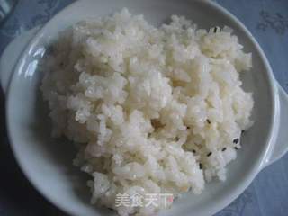 芝麻糯米饭的做法步骤：1