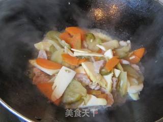 榨菜冬笋炒肉片胡萝卜的做法步骤：13