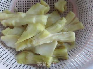 花椰菜根茎泡菜炒肉丝的做法步骤：1