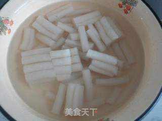 辣白菜炒年糕的做法步骤:3