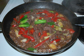 红椒大葱炒麋鹿肉的做法步骤：9
