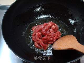 家常快捷小炒菜肴“西芹炒牛柳”的做法步骤：7