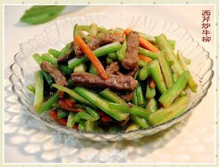 家常快捷小炒菜肴“西芹炒牛柳”的做法步骤：12