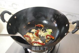 炒出麻辣鲜香,爽脆清甜【手撕包菜】需要掌握的五个要诀的做法步骤:4