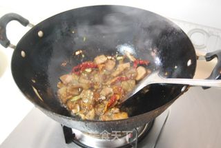 炒出麻辣鲜香,爽脆清甜【手撕包菜】需要掌握的五个要诀的做法步骤:7