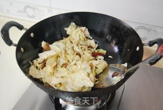 炒出麻辣鲜香,爽脆清甜【手撕包菜】需要掌握的五个要诀的做法步骤:9