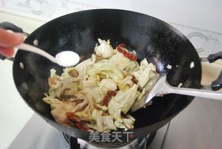炒出麻辣鲜香,爽脆清甜【手撕包菜】需要掌握的五个要诀的做法步骤:11