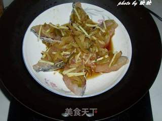 六角星榨菜蒸鱼的做法步骤：4