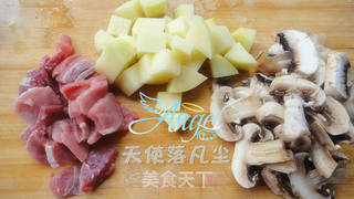 创意新派菜——米奇红烩牛肉饭的做法步骤:2