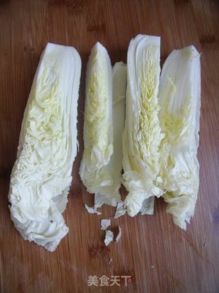 丝丝入味素菜也能很出彩----蒜香粉丝蒸白菜的做法步骤:2