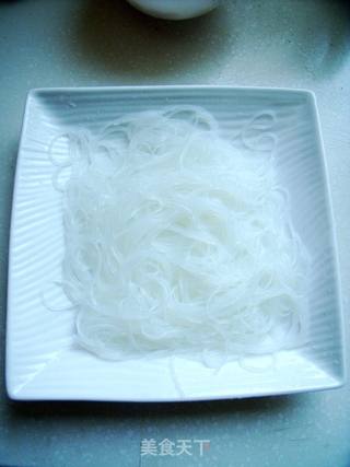 丝丝入味素菜也能很出彩----蒜香粉丝蒸白菜的做法步骤:7