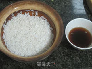 XO酱鲍鱼煲仔饭的做法步骤:2