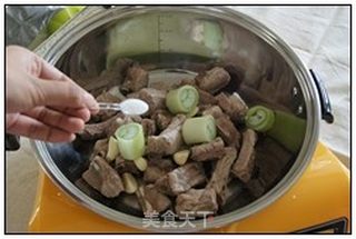 零起点的懒人下饭菜【番茄排骨】--(预备大婚)的做法步骤:8