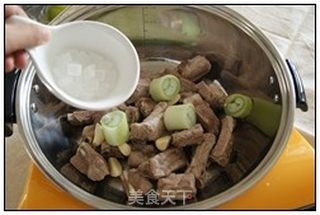 零起点的懒人下饭菜【番茄排骨】--（预备大婚）的做法步骤：9