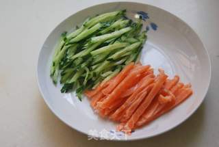 【创意新派菜】 擀面皮三文鱼的做法步骤:3