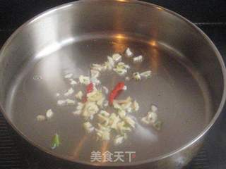 咸肉片炒白菜帮子的做法步骤:4