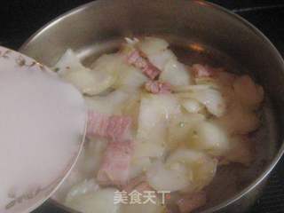 咸肉片炒白菜帮子的做法步骤:7