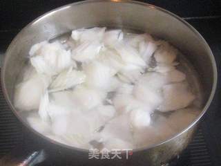 咸肉片炒白菜帮子的做法步骤:2