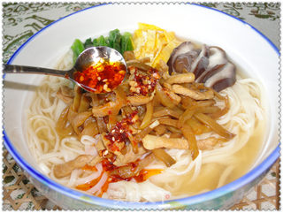【创意新派菜】红油榨菜肉丝面的做法步骤:12