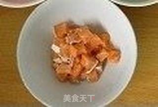 三文鱼Tartar~~~经典的西餐前菜的做法步骤:2