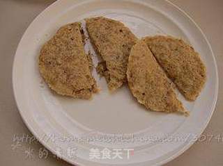 巧做营养早餐—2分钟熟核桃豆渣饼的做法步骤:7