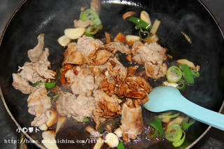 时蔬小炒肉的做法步骤:2