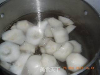 冰糖梨水的做法步骤：1