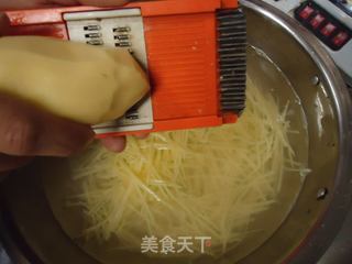 青椒土豆丝的做法步骤：2