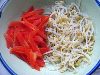 麻油香滋味——姜蓉豆芽拌粉条的做法步骤：4