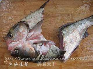 正宗湘菜,没有三碗米饭不过岗—开胃双椒鱼头的做法步骤:2