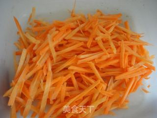 美味的胡萝卜蔬菜饼的做法步骤：1