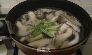 鲜菇蛤蜊汤的做法步骤:9