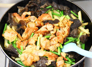 过油肉土豆条的做法步骤:11