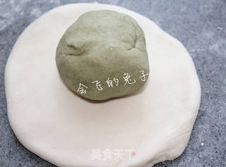 酥到掉渣的小点心---抹茶红豆千层酥的做法步骤:3