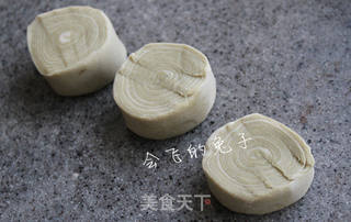 酥到掉渣的小点心---抹茶红豆千层酥的做法步骤:5