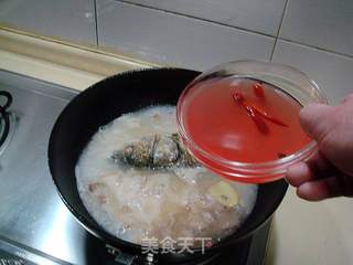 冬季泡菜吃法“酸汤鱼头”的做法步骤：7