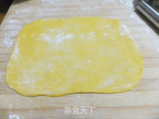 黄金花卷的做法步骤:2