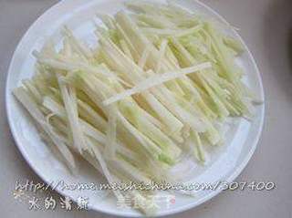 经典湘菜——比翼双飞之干锅鲫鱼的做法步骤:4