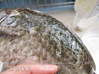 经典湘菜——比翼双飞之干锅鲫鱼的做法步骤:8