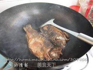 经典湘菜——比翼双飞之干锅鲫鱼的做法步骤:9