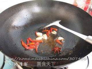 经典湘菜——比翼双飞之干锅鲫鱼的做法步骤:10