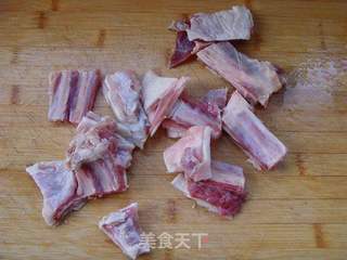 胡萝卜炖羊排的做法步骤：1