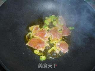 蒜苔炒肉的做法步骤：5